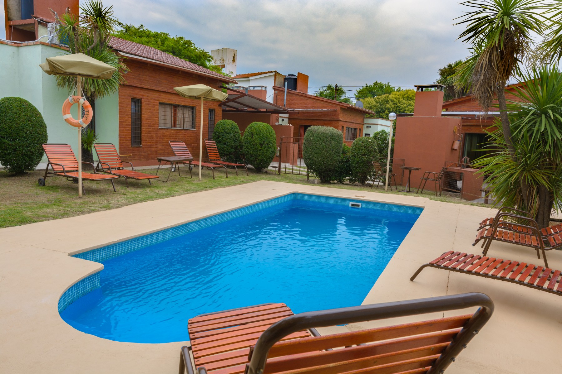 Piscina y solárium